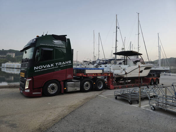 5 Reasons Why Transporting Your Boat by Truck Is Often Better Than by Sea